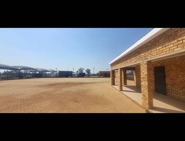 20,000M² SHOWROOM TO LET IN WEST RAND AH